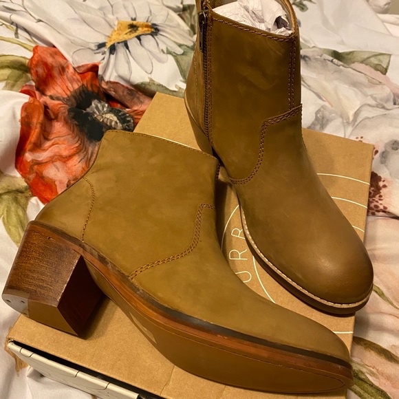 Lena Ankle Block Heel Boot - Picture 2 of 5